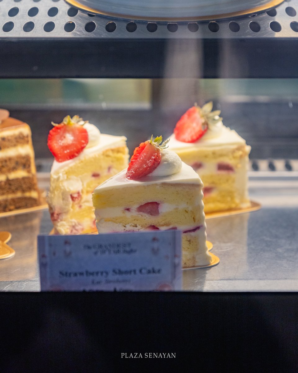 PlazaSenayan's tweet image. The Fairmont Pop-Up Booth is at Plaza Senayan, Level 3, until April 2025. Discover a selection of delicious and visually appealing cakes, perfect for your Ramadan fasting.

#Fairmont #PlazaSenayan #WhatsOnPlazaSenayan