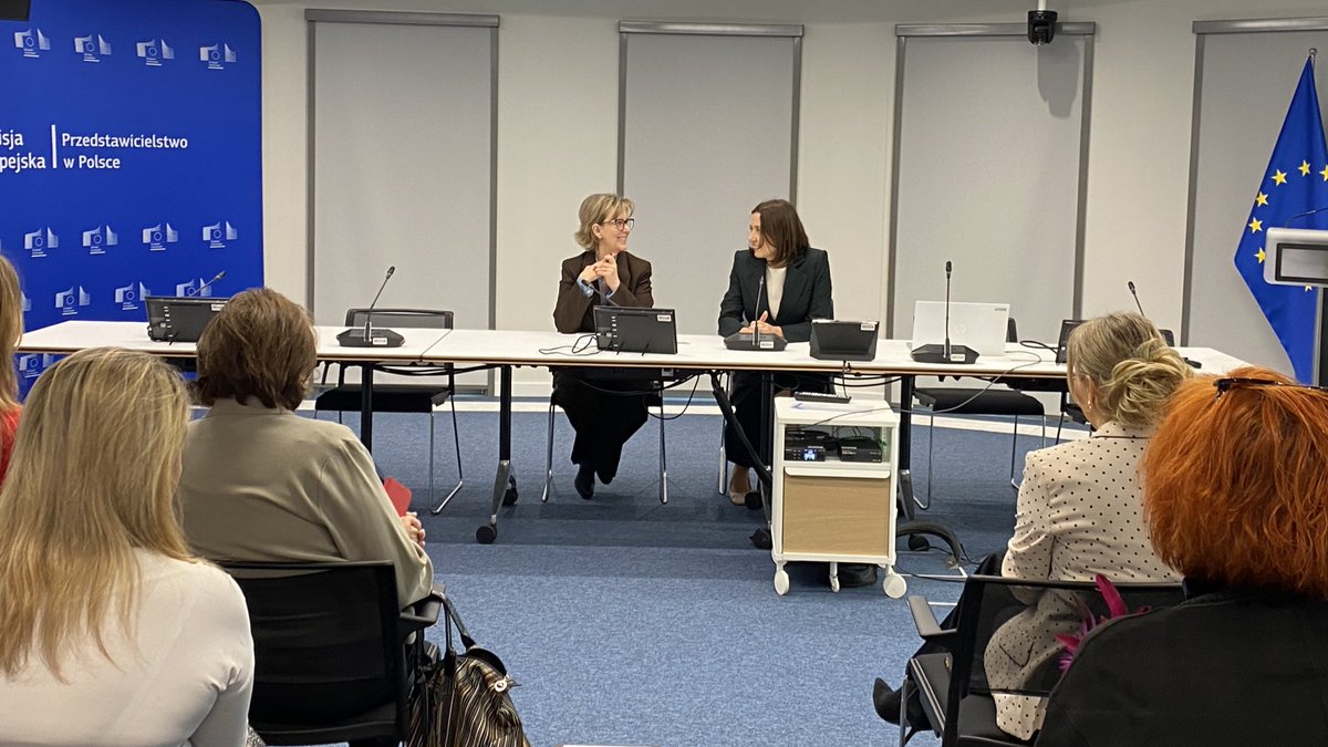 Komisja Europejska (@euinpl) on Twitter photo 🇪🇺 Komisarz Maria Luís Albuquerque otworzyła wydarzenie z okazji Dnia Kobiet, organizowane przez Przedstawicielstwo dla liderek lokalnych i ekspertek <a href="/TeamEuropePL/">Team Europe Direct Polska</a> z grupy ds. równości. Dyskusje o roli kobiet, przywództwie i równości to kluczowe tematy spotkania.#DzieńKobiet 🇪🇺 Komisarz Maria Luís Albuquerque otworzyła wydarzenie z okazji Dnia Kobiet, organizowane przez Przedstawicielstwo dla liderek lokalnych i ekspertek <a href="/TeamEuropePL/">Team Europe Direct Polska</a> z grupy ds. równości. Dyskusje o roli kobiet, przywództwie i równości to kluczowe tematy spotkania.#DzieńKobiet