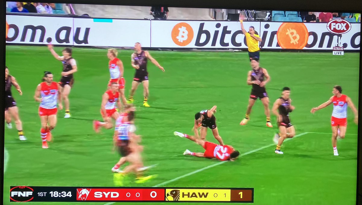 This giant on screen score graphic is a shit take right <a href="/FOXFOOTY/">Fox Footy</a>?
