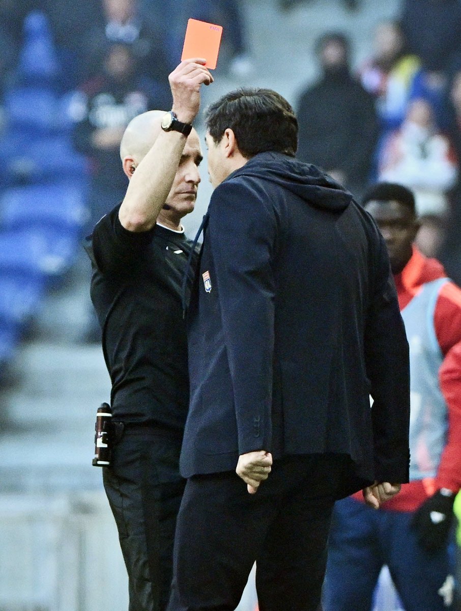 OliLoupAnakin's tweet image. Pour Tony #Chapron, ancien arbitre professionnel, symbole de justice et d'autorité sur un terrain de football, 3 mois ferme de suspension après avoir été coupable d'un croche-pied volontaire, dont il n'a pas reconnu directement les faits après le match sur un joueur du #FCNantes…