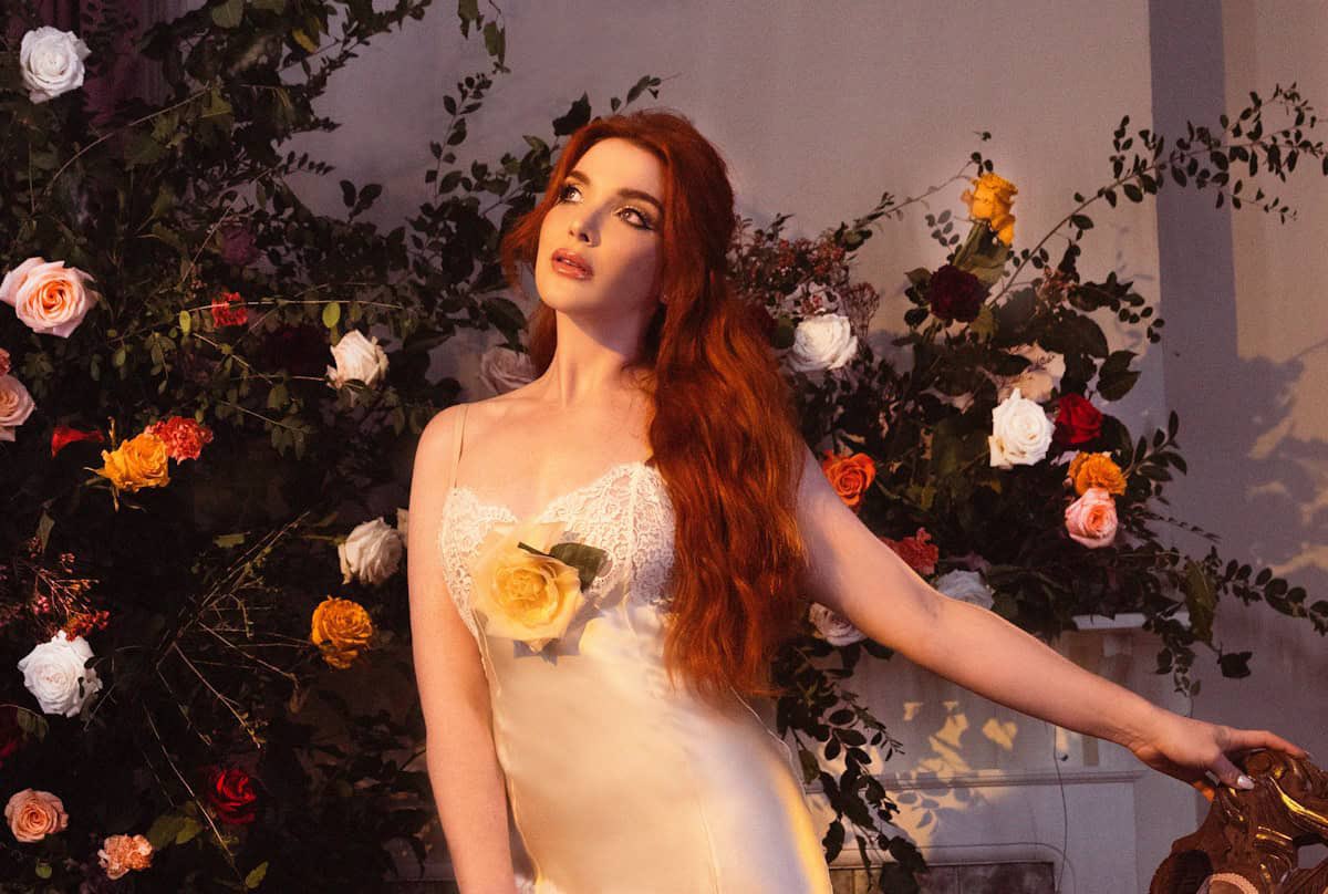 EFCountry's tweet photo. Interview: @Cayleehammack delves into the inspirations behind new album ‘Bed of Roses,’ shares her healing journey &amp; reveals the heartbreaking story behind her song ‘Mammas’ - a re-imagining of Waylon &amp; Willie’s 70s classic

Read ➡️ https://t.co/V35wcFtM6g https://t.co/Gf6yqWvnxd