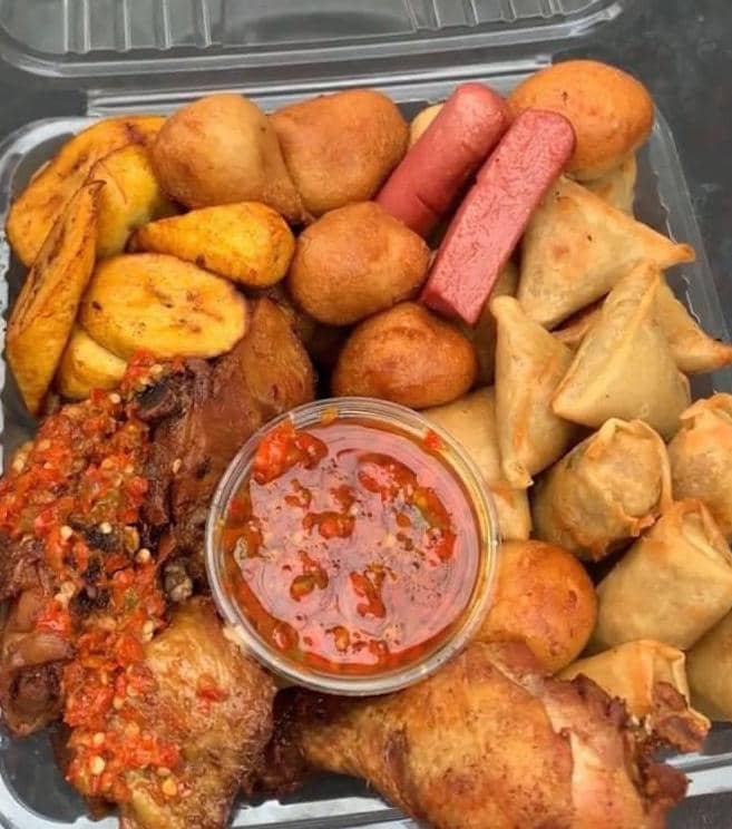Dea_edibles's tweet image. I had not sold small chops this year at all😞

Who wants to patronize me first😩

Frame 1: #2000
Frame 2: #5000
Frame 3: #12000
Frame 4: #20000 

📍Sango Ota, Ogun State
#iyaloja
#smallchops 
#pastries