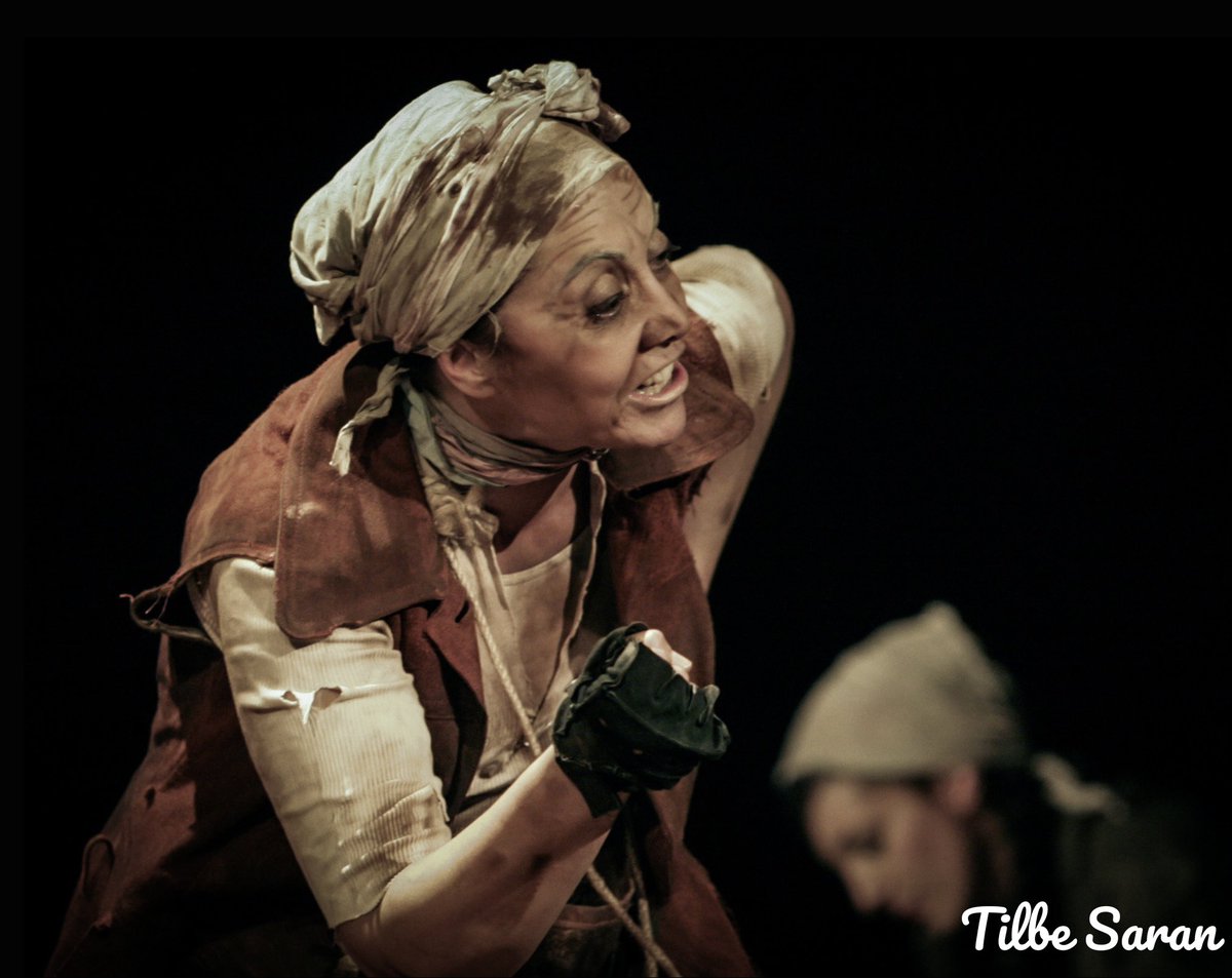 Bugün, 8 Mart Dünya Kadınlar Günü. 

2008 yılında ENKA Açıkhava Tiyatrosu’nda sahnelenen Bertolt Brecht’in Cesaret Ana ve Çocukları adlı oyunundan bir kare ile Dünya Kadınlar Günü’nü kutluyoruz.

Yazan: Bertolt Brecht
Yöneten: Işıl Kasapoğlu

Fotoğraf: Banu Kaplancalı, 2008