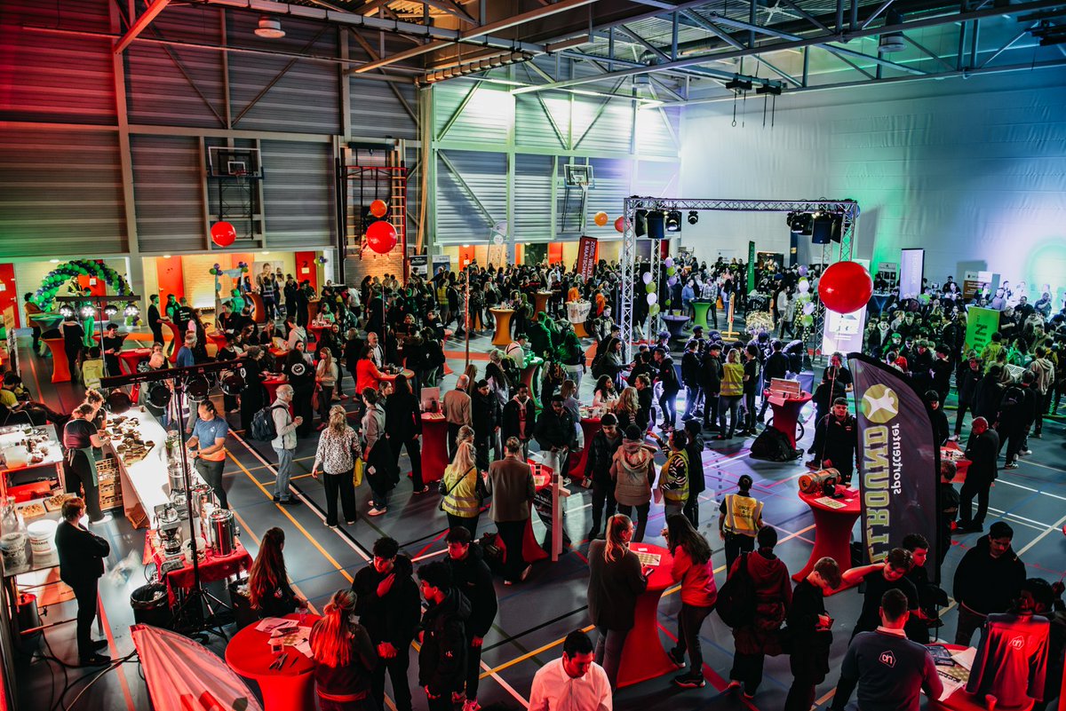 De inschrijvingen zijn bij deze gesloten. We gaan ons opmaken voor een fantastisch nieuwe editie van het Beroepenfeest <a href="/DelftOnStage/">Delft On Stage</a>! As. dinsdag mogen een kleine 1100 vmbo-leerlingen gaan ontdekken wat ze kunnen en willen worden dankzij het lokale bedrijfsleven.