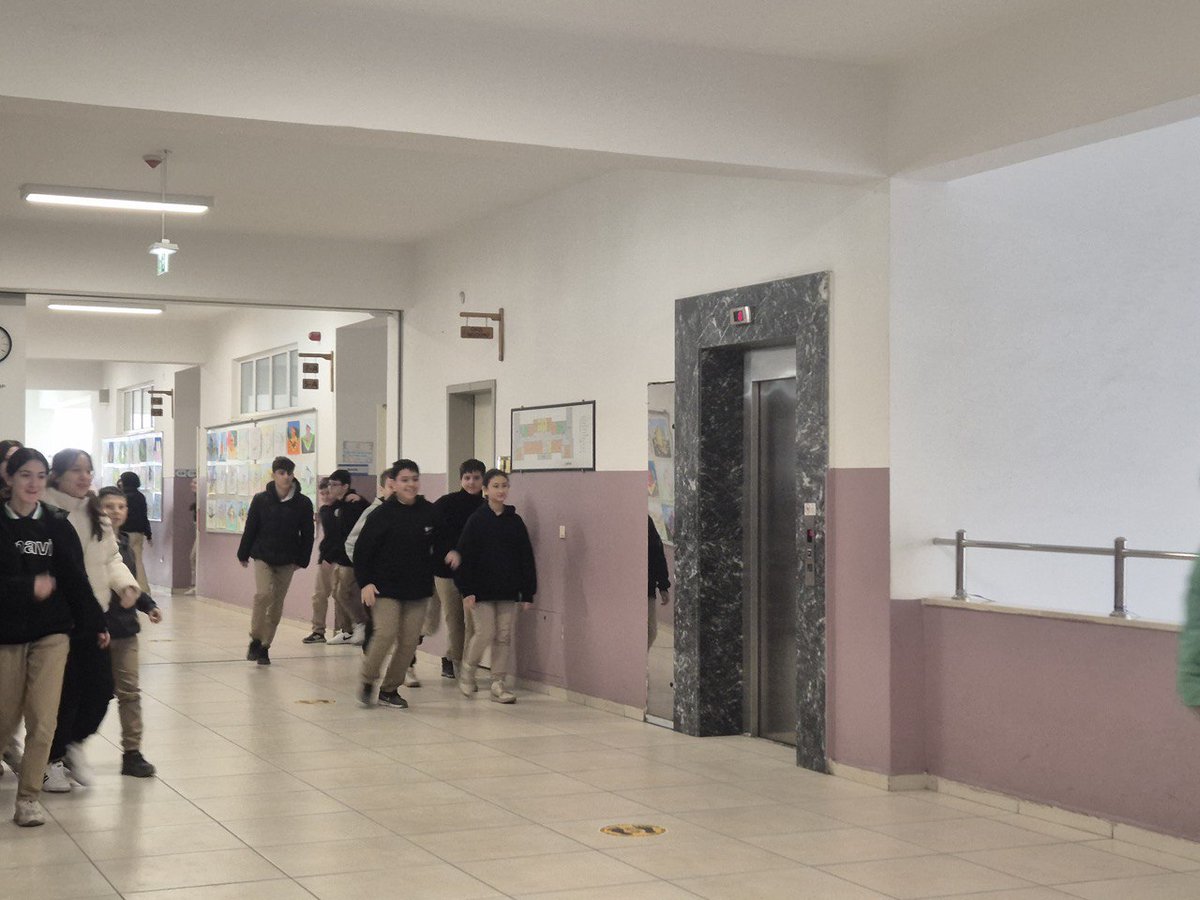 Okulumuzda deprem tatbikatı yapıldı.
<a href="/akyazimem/">Akyazı İlçe Millî Eğitim Müdürlüğü</a> 
<a href="/Hasan_Can_54/">Hasan CAN</a>