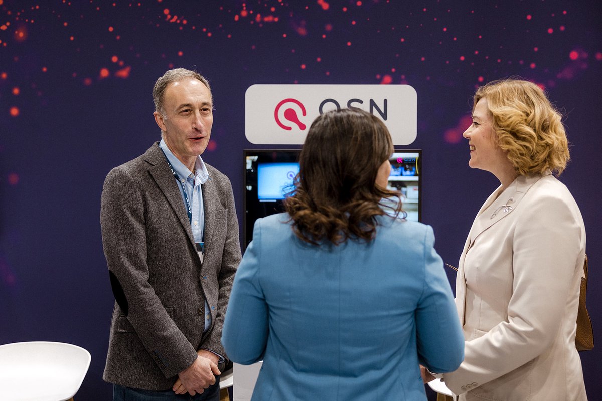 ICFOnians's tweet photo. 🔵European Commission Vice-President, Henna Virkkunen, visited the @quantumflagship stand at the #MWC25. 

The stand, curated by ICFO, showcased the latest quantum advances from companies and European initiatives in the fields of connectivity, cybersecurity and computing. https://t.co/EmEgdNKUHs