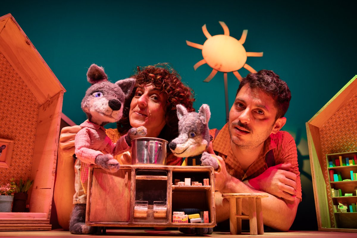 Comezamos a repasar os 17 espectáculos finalistas dos XXIX Premios de Teatro María Casares.

▶ 'Os contos do Lobicán', de Redrum Teatro. Opta ao premio ao mellor espectáculo de monicreques, obxectos e figuras animadas.

Máis info: acortar.link/Lobican