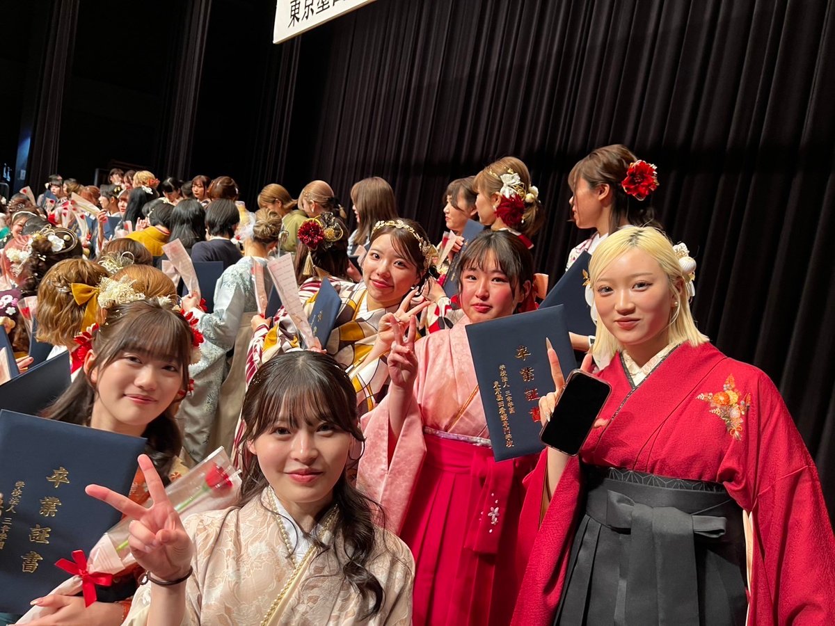 Sumida_Nurse's tweet photo. 3/3は卒業式🎊3年生の袴姿・卒業の歌に教職員一同感動の連続でした...！3年間お疲れ様でした❤素敵な看護師として活躍されることを楽しみにしてます！ https://t.co/lpfpyTa0vE