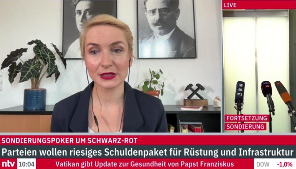 Wie ich morgens Rosa und Karl ins Privatfernsehen schmuggele und gegen die massive Aufrüstung spreche 🌹