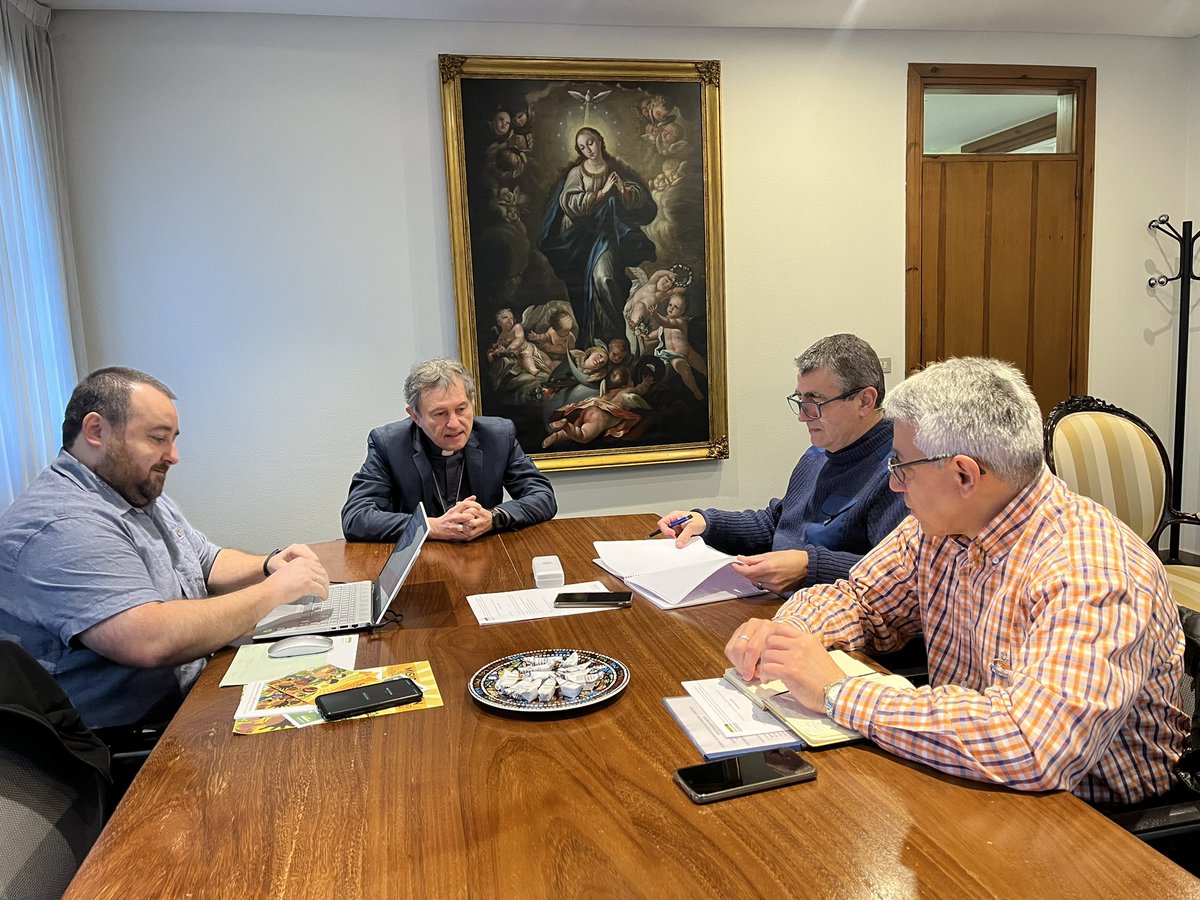 Encuentro del obispo de Bilbao y responsable de Misiones diocesanas Vascas, Joseba Segura, con los delegados de Misiones de las diócesis de Bilbao, Vitoria y San Sebastián: Manuel Heredia, Fran Izquierdo y Koldo Muro #diocessisbilbao @Misioak Vitoria-Gasteiz <a href="/diocesis_ss/">Donostiako Elizbarrutia/Diócesis de San Sebastián</a>