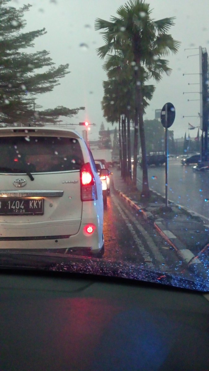 #Tiang Grage# (@moh_jupri) on Twitter photo Min <a href="/PRFMnews/">Radio PRFM</a>, tolong sampaikan ke Polantas di perempatan Pasteur-Surya Sumantri agar mengatur lampu secara benar.
Lamp hijau dari arah Surya Sumantri sangat sangat sebentar.
Sementara lampu hijau dari arah tol sangat lama.
Dari arah atas macet sampai pom bensin lemah neundeut Min <a href="/PRFMnews/">Radio PRFM</a>, tolong sampaikan ke Polantas di perempatan Pasteur-Surya Sumantri agar mengatur lampu secara benar.
Lamp hijau dari arah Surya Sumantri sangat sangat sebentar.
Sementara lampu hijau dari arah tol sangat lama.
Dari arah atas macet sampai pom bensin lemah neundeut