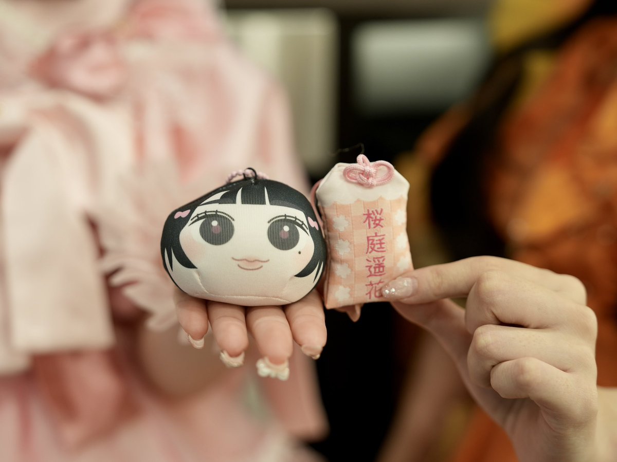 桜庭遥花 生誕グッズを紹介すべく、写真撮られて貰いましたらば