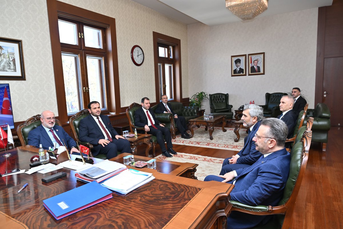 Diyanet Akademisi Heyeti, Valimiz Sayın Hüseyin Aksoy’u Ziyaret Etti

Diyanet Akademisi Başkanı Doç. Dr. Enver Osman Kaan, Diyanet Akademisi Başkanlığı İzleme ve Değerlendirme Daire Başkanı Dr. Kerim Şükrü Ünlü, İdari Mali İşler Daire Başkanı Turgut Tunç, Eskişehir İl Müftüsü