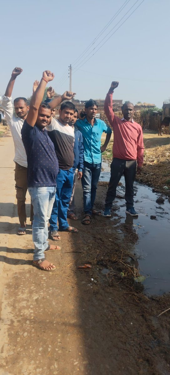 deepeshkumar81's tweet image. कोडरमा जिला के सतगावां प्रखण्ड अंतर्गत पंचायत टेहरो के ग्राम खाब,बदाल के ग्रामीणवासी नारकीय जिंदगी जीने को मजबूर है क्योंकि रोड पर गंदे नाली का पानी का जमाव है। इसलिए इस मामले को संज्ञान में लेते हुए यथाशीघ्र निदान करवाने का कष्ट करें।।
@Annapurna4BJP @dckoderma @HemantSorenJMM
