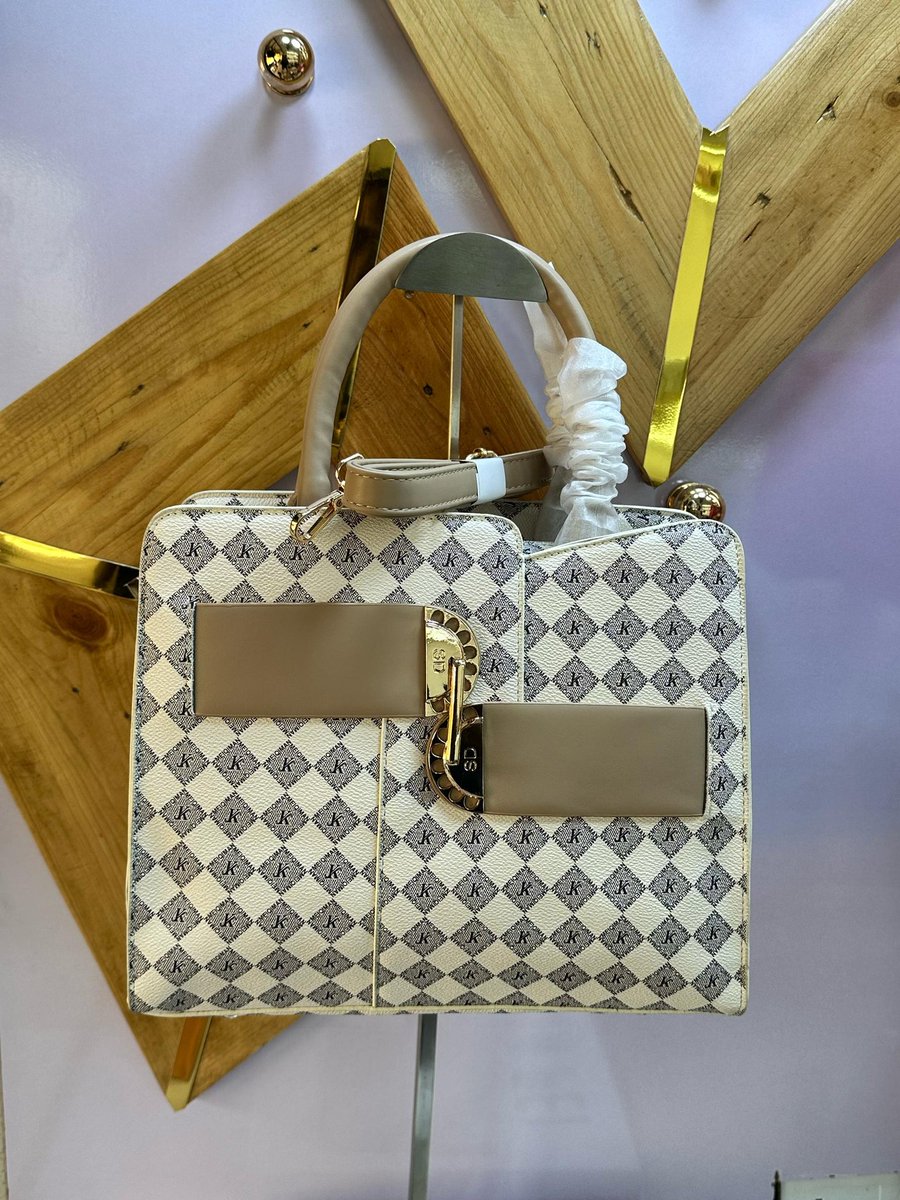 Z-Luxury (@zluxurybag) on Twitter photo 