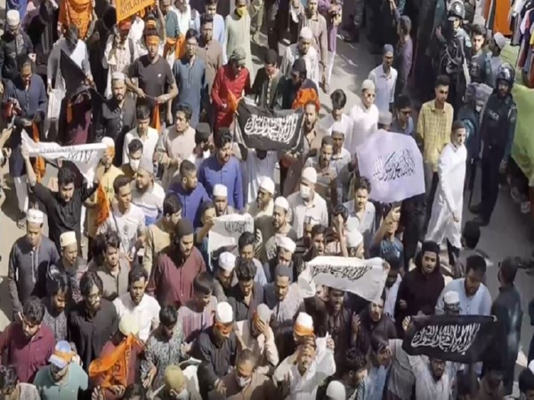 ani_digital's tweet photo. Banned Islamist group Hizb ut-Tahrir holds first open rally in Bangladesh
Read @ANI Story | https://t.co/Gpnz01lI8N
#Bangladesh #IslamistGroup #OpenRally https://t.co/c43q7u8AfT