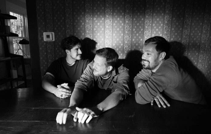 LAST MINUTE PRODUCTION HOLD EXTRA TICKETS RELEASED!! 🤩

Mumford &amp; Sons are in Paris TONIGHT and a handful of tickets have just been released, BE QUICK 🤯

Intimate show will take place at Elysée Montmartre, grab your tickets now 🎟🎟
theticketroom.co.uk/event/mumford-…