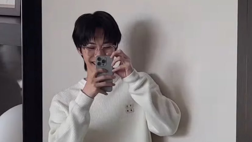 haemjjitokki's tweet photo. smiley doyoung so lovely 🤍🤍🤍 https://t.co/Zg3N6XAz0a
