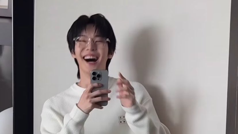 haemjjitokki's tweet photo. smiley doyoung so lovely 🤍🤍🤍 https://t.co/Zg3N6XAz0a