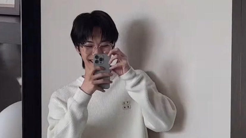 haemjjitokki's tweet photo. smiley doyoung so lovely 🤍🤍🤍 https://t.co/Zg3N6XAz0a