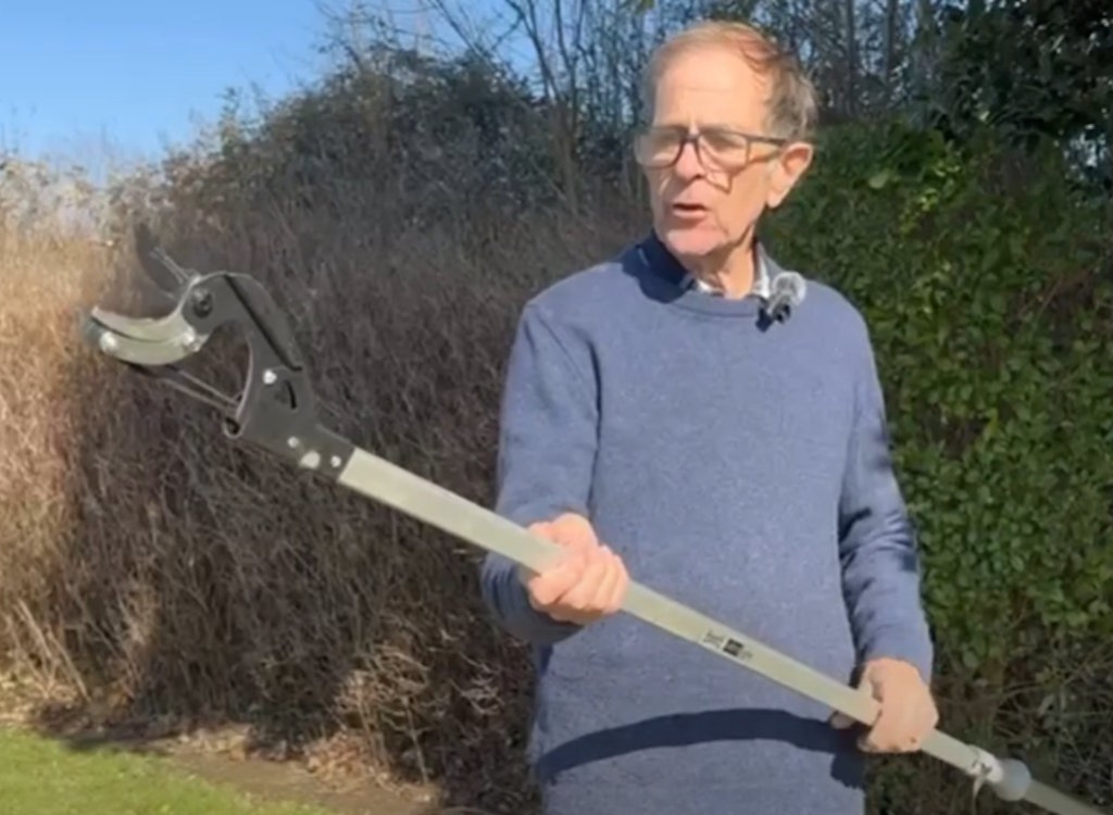Ken's #tool shed has two new additions from <a href="/WSGardenTools/">Wilkinson Sword Garden Tools</a>'s Ultralight range.

He's reviewing and Ultralight 1.5M Shrub Cutter and Ultralight 24″ Bypass Loppers.

Ken says: "Great for a gardener with arthritis".

Watch now👉bit.ly/3F9AKok

#gardeningtips #GardeningX