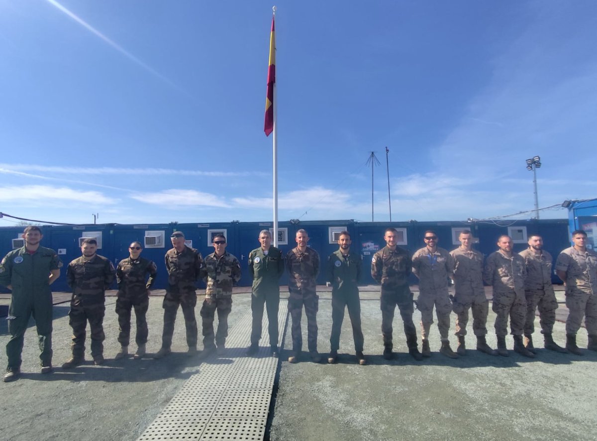 EMADmde's tweet image. Nuestros militares del #DatPaznic🇪🇸 realizan adiestramientos con el destacamento de defensa antiaérea francés MAMBA🇫🇷 para mejorar la interoperabilidad entre aliados. 
#MOPS #StrongerTogether @NATO @EjercitoAire