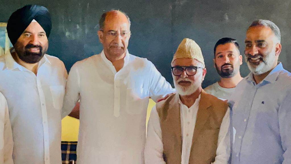 salmanalisagar's tweet photo. Wishing my senior & valued colleague who is more like a very good friend, party’s treasurer shri @oberoi_shammi  a very very Happy birthday.
Sending you lot Love,Good wishes, blessings & prayers for your well being today and always Shammi bhai. You are an amazing person, stay as amazing as you are always.
Have a great day and absolutely wonderful year ahead brother !
#happybirthday 🎂