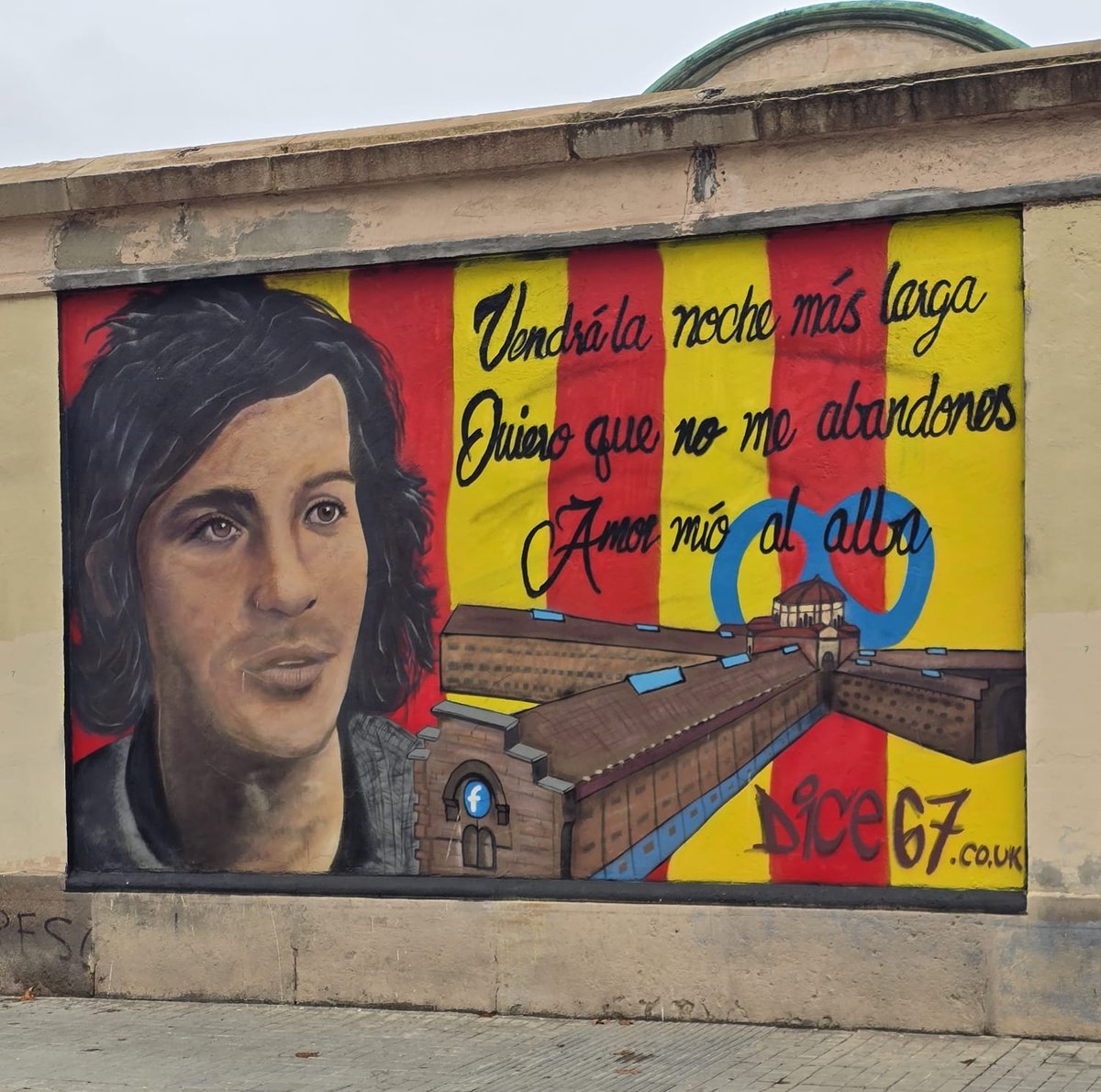 Presiento que tras la noche
vendrá la noche más larga,
quiero que no me abandones,
amor mío, al alba...
#SalvadorPuigAntich #LaModelo