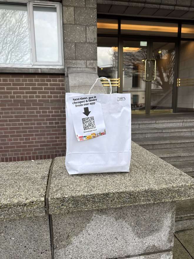 REDLEXIB's tweet photo. @Deliveroo_IE you can't make this up! Priority delivery took over an hr. Contacted cc I had to leave for work and canc order. It was left at side of main street in Dublin 🤦‍♀️ https://t.co/ZnBeMMJUI7