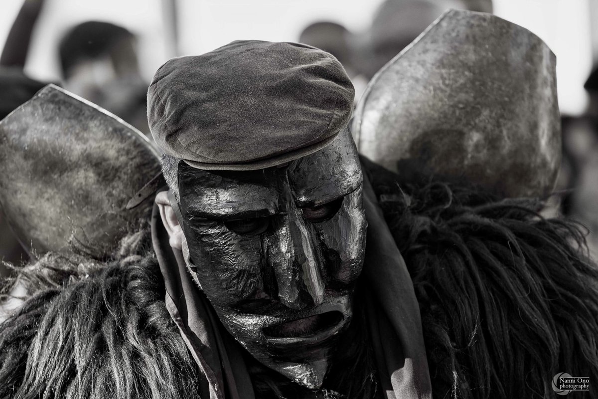 Riti propiziatori. #italy #sardinia #mamoiada #barbagia #photography #mamuthones #portrait #blackandwhite #mask #photographer #riti #arte #cultura #tradizioni #carnevale #sardegna