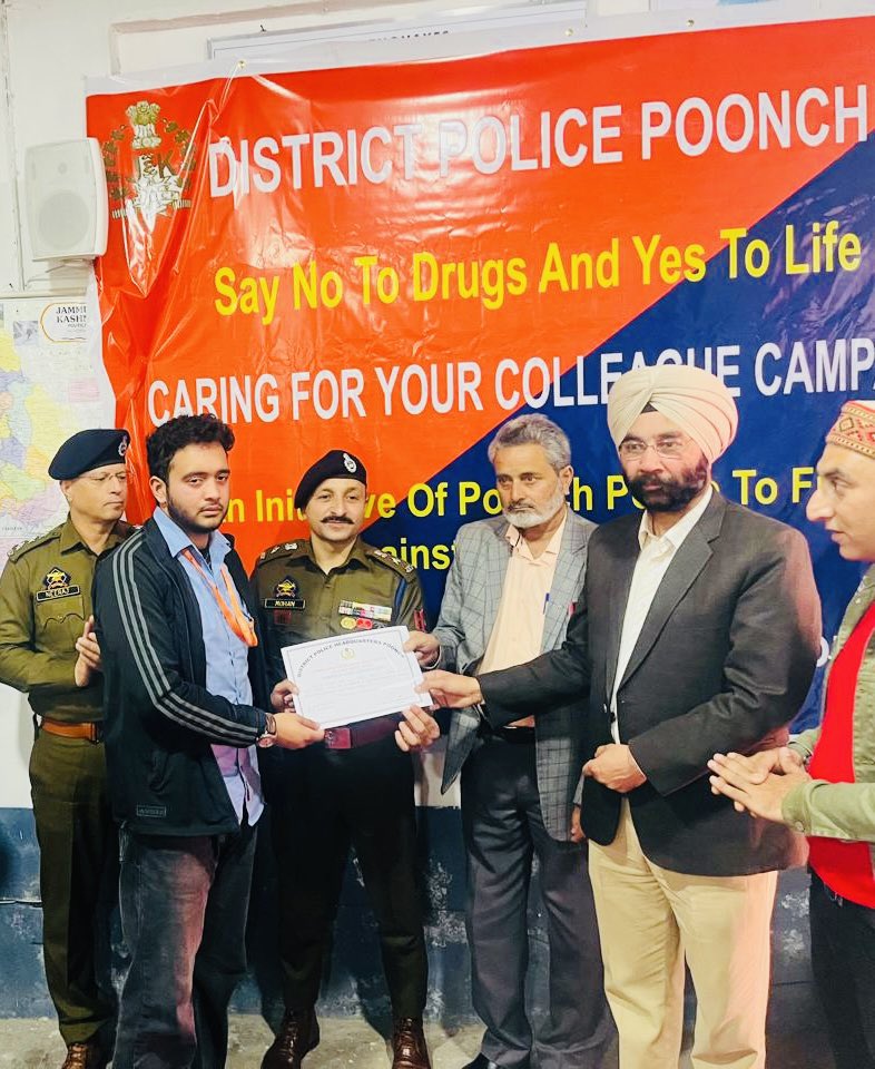 Mohan Sharma Shaurya Chakra (@mohanjkps) on Twitter photo Let’s join hands together #Awareness program at Degree College Poonch #SayNoToDrugs #LoveYourLife# JKP at your service <a href="/JmuKmrPolice/">J&K Police</a> <a href="/ZPHQJammu/">Zonal Police Media Centre- Jammu Zone</a> <a href="/PoonchDm/">Deputy Commissioner Poonch</a> Let’s join hands together #Awareness program at Degree College Poonch #SayNoToDrugs #LoveYourLife# JKP at your service <a href="/JmuKmrPolice/">J&K Police</a> <a href="/ZPHQJammu/">Zonal Police Media Centre- Jammu Zone</a> <a href="/PoonchDm/">Deputy Commissioner Poonch</a>