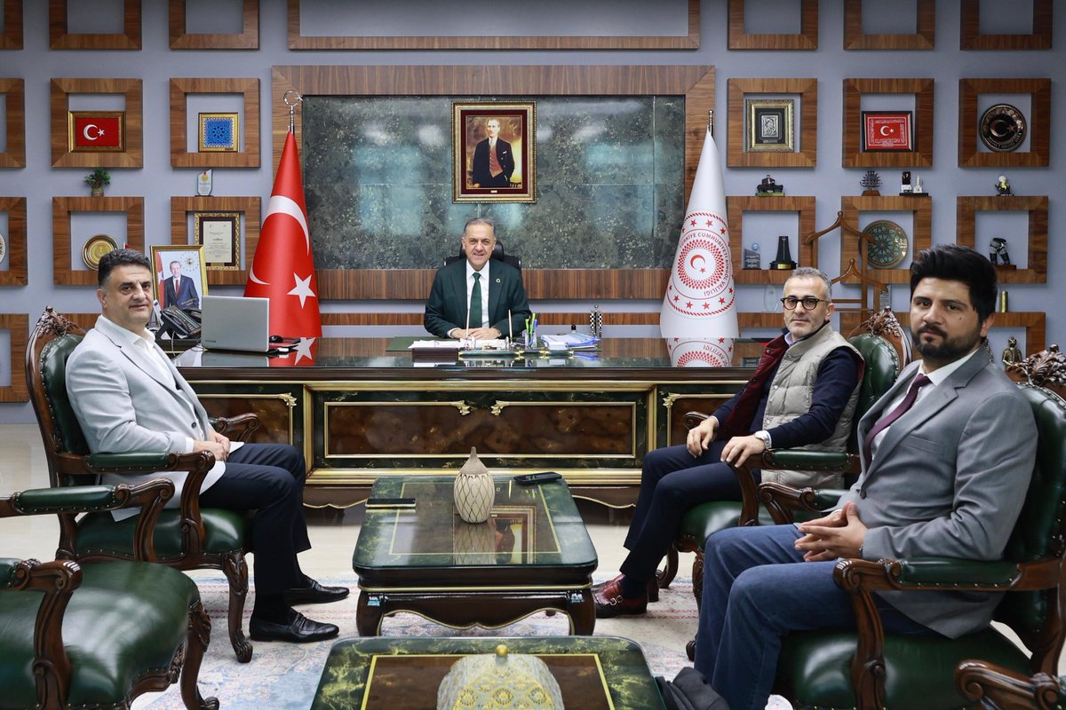 Bingölümüzde yatırım yapmak isteyen ARTAR Tekstil sahibi Mücahit Artar Bey ile beraberinde PERDESAN A.Ş. Yönetim Kurulu Başkanı Murat Öztürk Bey’i Valiliğimizde misafir ettik. Oldukça verimli ve olumlu bir görüşme gerçekleştirdik. İnşaallah yakın gelecekte ARTAR Tekstil'i yeni