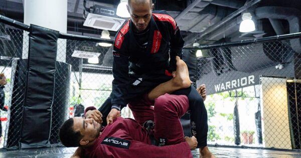 ginogibjj's tweet photo. 1/5 🧵 La X-Guard est une position puissante, mais même les pratiquants expérimentés peuvent faire des erreurs. Voici trois erreurs courantes à éviter pour améliorer vos techniques en JJB. #JiuJitsu #XGuard https://t.co/9m5VTU9wCx