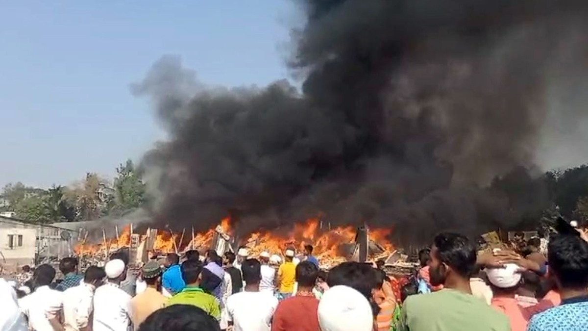 আশুলিয়ায় ঝুট গোডাউনের আগুন নিয়ন্ত্রণে