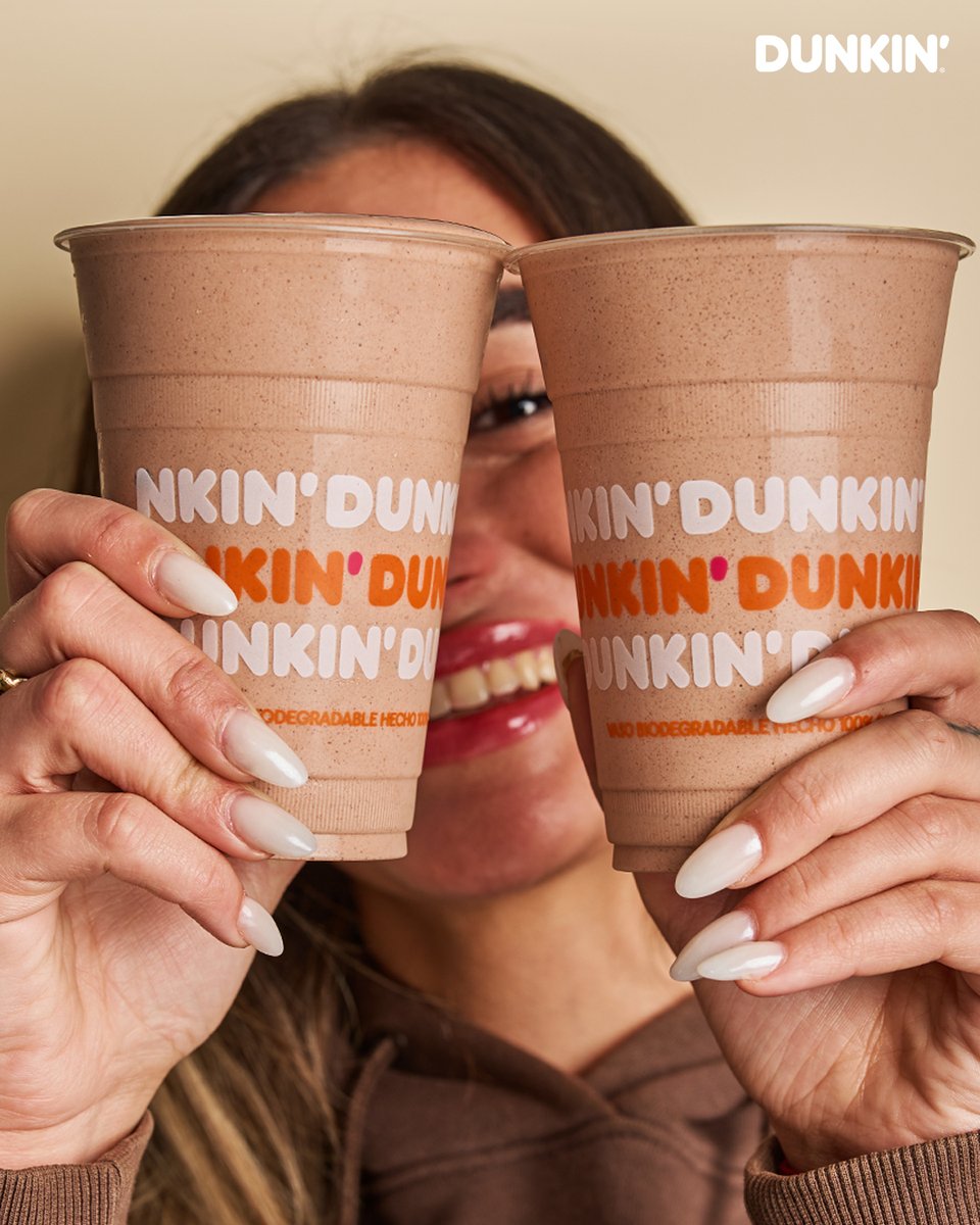 Esta es la cara de felicidad que se me pone cuando estoy entre dos frappés de macadamia 😍 

Consíguela en tu tienda más cercana o en dunkin.es/delivery