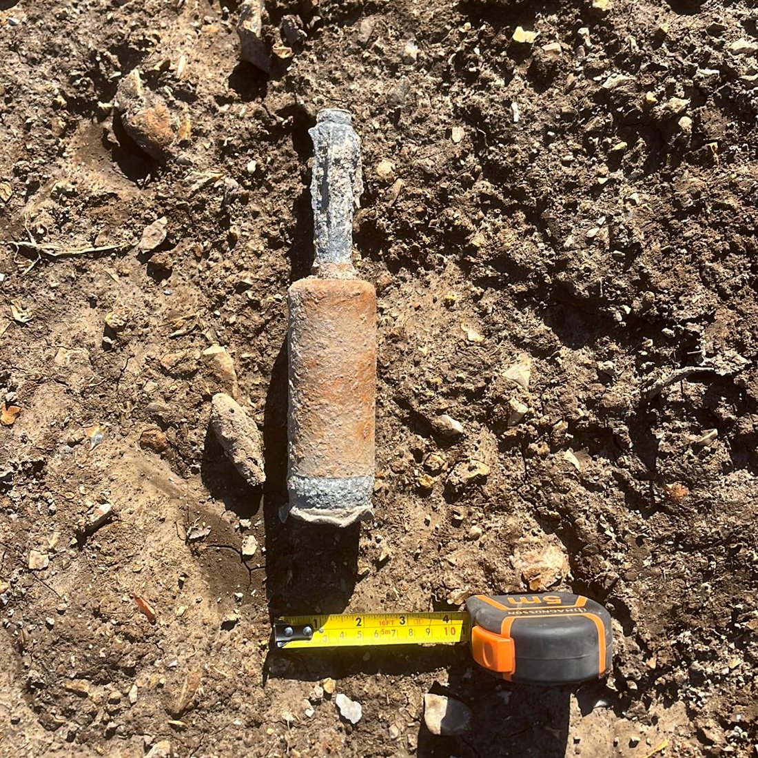 1LD operatives were dispatched to the Isle of Wight this week to provide UXO Watching Brief support for our client, and during routine operations we discovered a ‘live’ 2-inch mortar. Read more 👉 bit.ly/3Diyzyf #uxo #risk #mitigation #investigation #detection #disposal