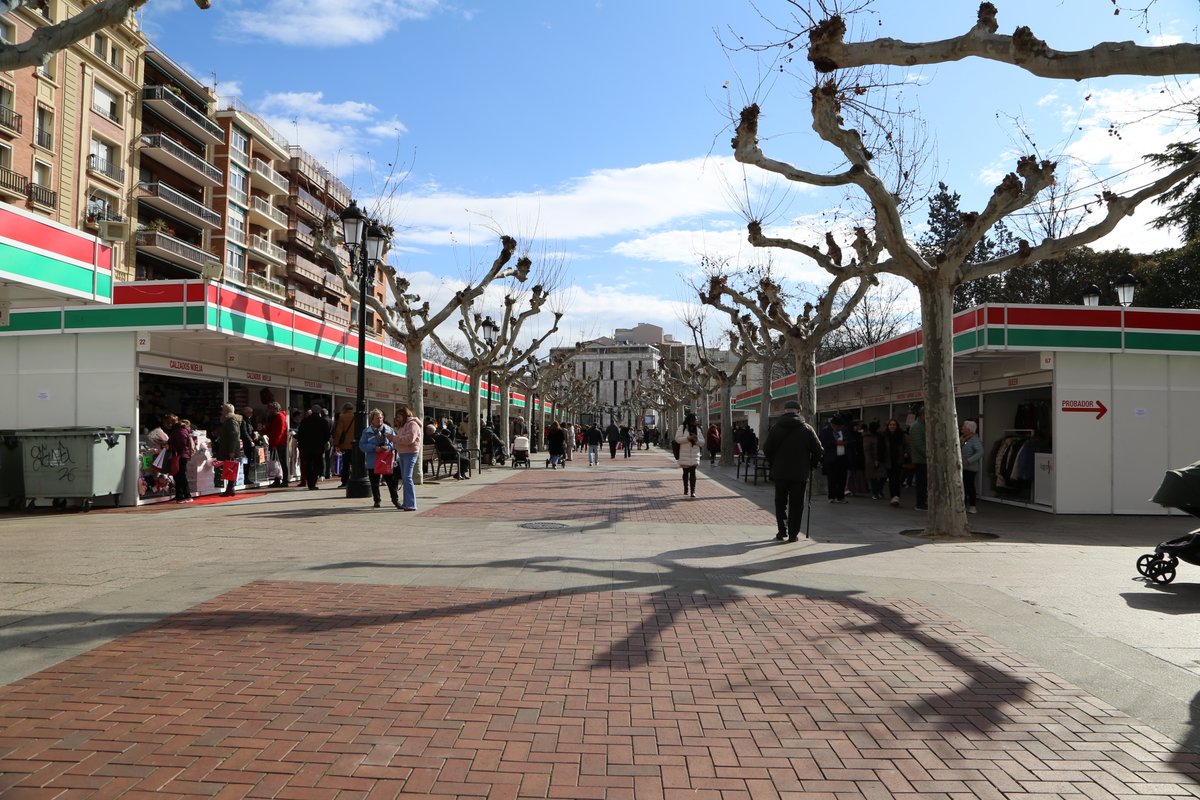 ‼QUEDA INAUGURADO LOGROSTOCK‼
El  alcalde de Logroño, Conrado Escobar junto a Gonzalo Capellán,  Presidente del Gobierno de La Rioja, han realizado el acto inaugural con  corte de la cinta en la XXIII Edición de Logrostock junto a un grupo de  usuarios de la Asociación riojana