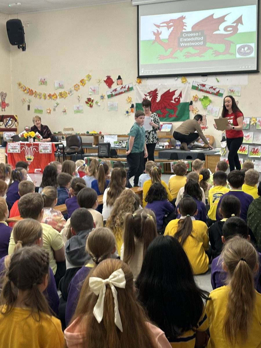 WW_Buckley's tweet image. Our Eisteddfod 2025  is underway- how exciting! The judges are here and the children are ready!! #eisteddfod #cynefin #competitiontime
