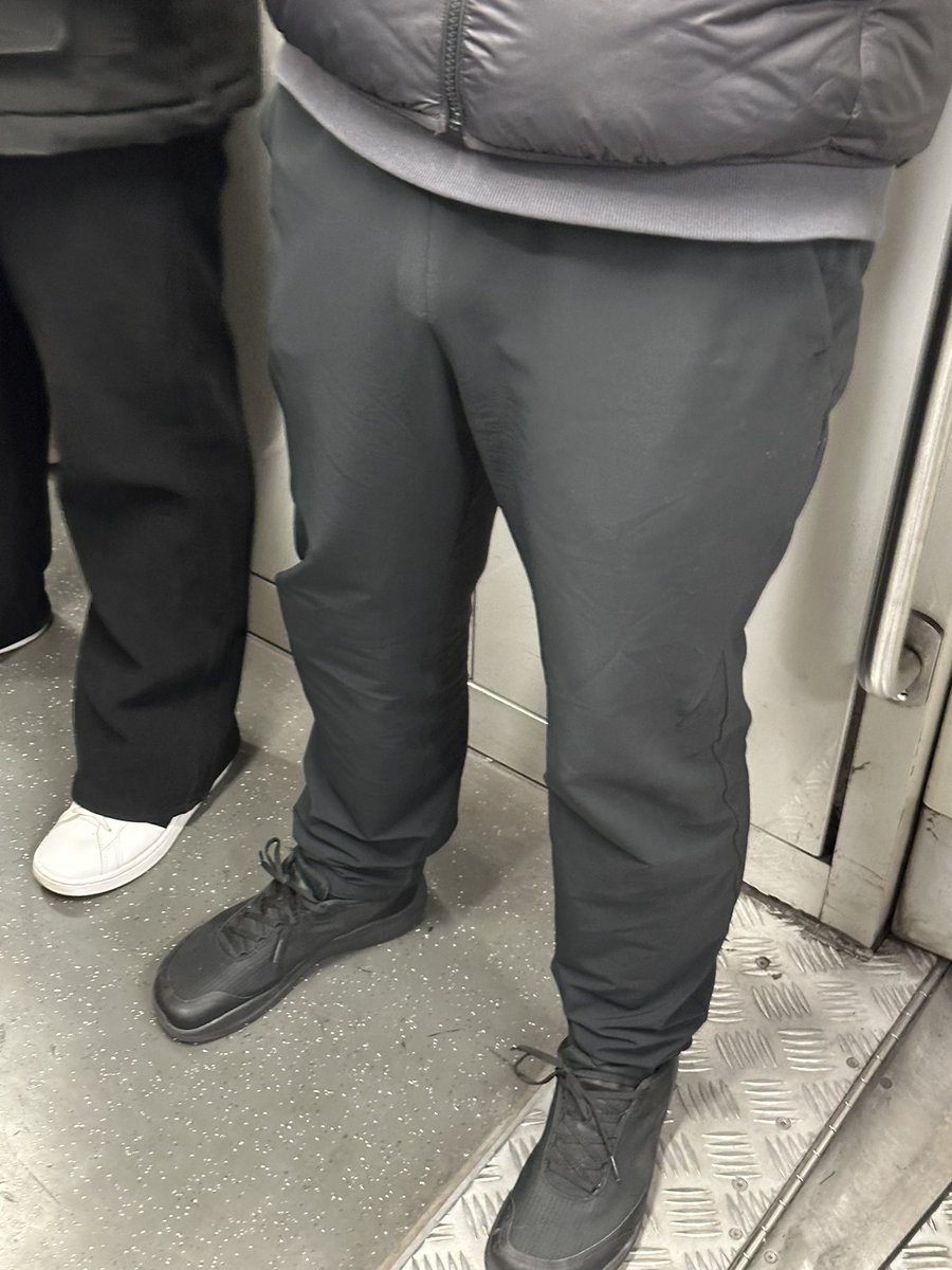 #地铁激凸 有点轮廓