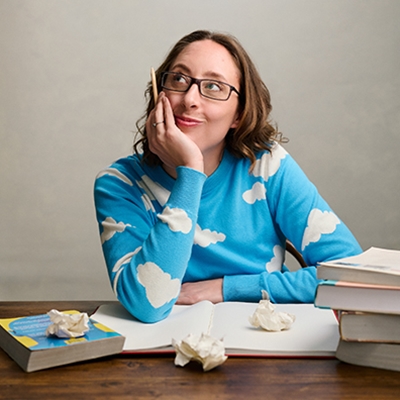 writerspod's tweet image. In our BRAND NEW EP, we chat to @mazevansauthor about a busy year, the one rule she follows, and her new novel, 'That'll Teach Her' 🧑🏫
Listen in 👉 podfollow.com/writersroutine
#writingcommunity #books #fridayfeeling