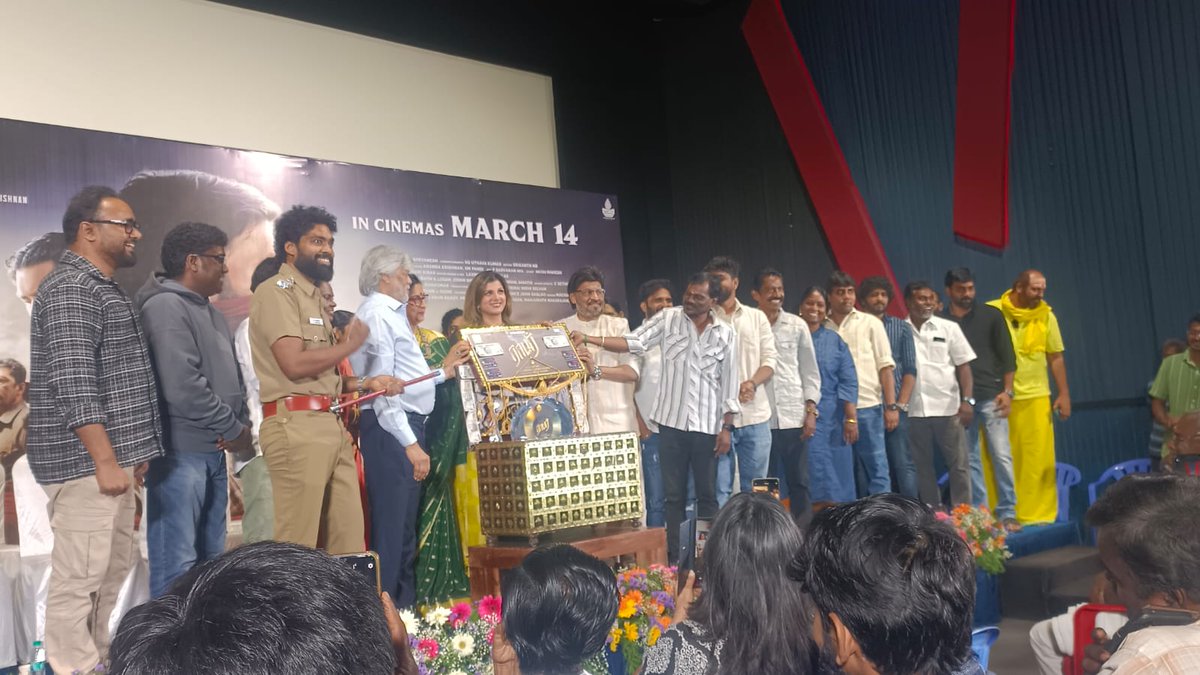 Ramesh Bala (@rameshlaus) on Twitter photo #Robber Audio launched..
Release By <a href="/SakthiFilmFctry/">Sakthi Film Factory</a> <a href="/sakthivelan_b/">Sakthivelan B</a>
#RobberfromMarch14
Directed By <a href="/itsSMPandi/">SM Pandi</a>
Written by Metro Director <a href="/akananda/">Ananda krishnan</a>
Produced By <a href="/kavithareporter/">Kavitha journalist</a> <a href="/akananda/">Ananda krishnan</a>
Music <a href="/johanmuzic/">JOHAN SHEVANESH</a>
DOP <a href="/nsuthay/">NS Uthaya kumar</a>
Editor <a href="/srikanth_nb/">EditorSrikanthNB</a>
Starring <a href="/Metro_Sathya/">Metro_Sathya (Actor)</a> #Robber Audio launched..
Release By <a href="/SakthiFilmFctry/">Sakthi Film Factory</a> <a href="/sakthivelan_b/">Sakthivelan B</a>
#RobberfromMarch14
Directed By <a href="/itsSMPandi/">SM Pandi</a>
Written by Metro Director <a href="/akananda/">Ananda krishnan</a>
Produced By <a href="/kavithareporter/">Kavitha journalist</a> <a href="/akananda/">Ananda krishnan</a>
Music <a href="/johanmuzic/">JOHAN SHEVANESH</a>
DOP <a href="/nsuthay/">NS Uthaya kumar</a>
Editor <a href="/srikanth_nb/">EditorSrikanthNB</a>
Starring <a href="/Metro_Sathya/">Metro_Sathya (Actor)</a>