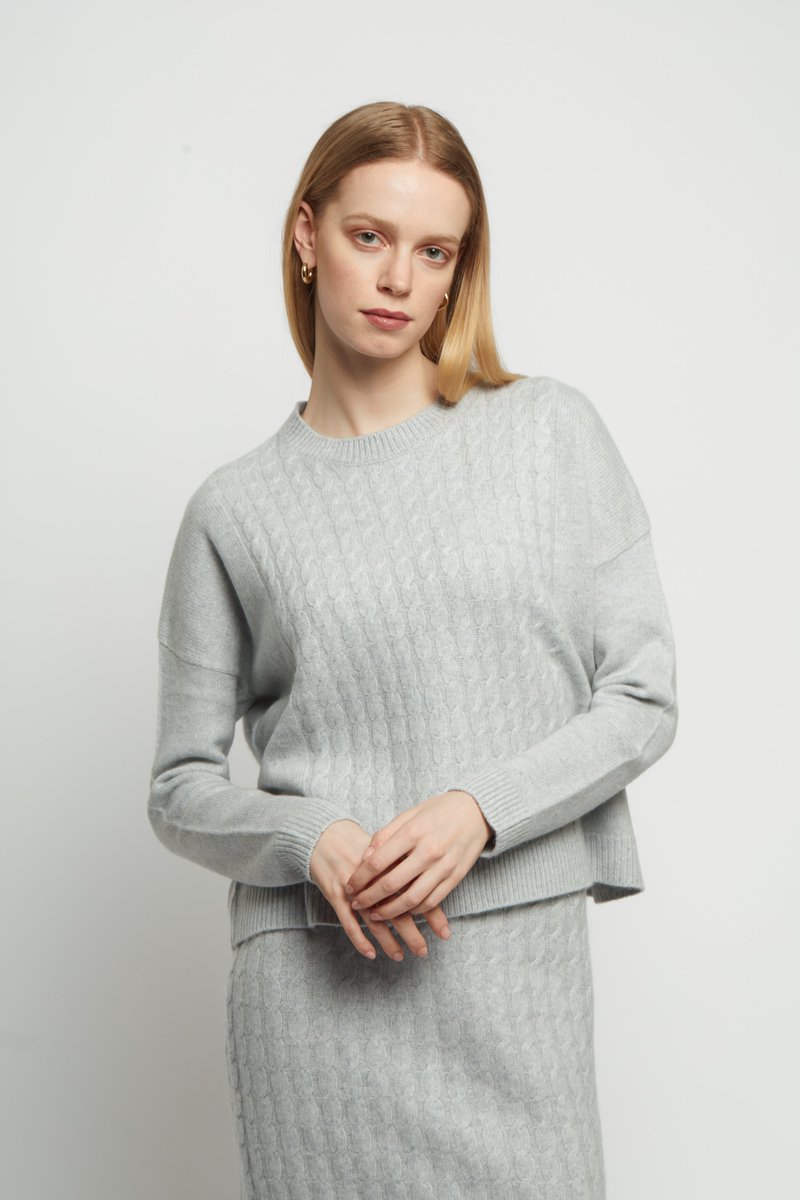 This International Women's Day, we celebrates the strength, resilience, and elegance of women in the workplace. As we honour the achievements of women everywhere, we recognize the importance of workwear that is versatile and sophisticated, to empower women to feel confident.