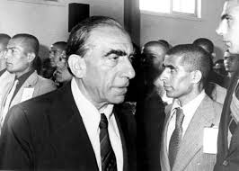 Yıl 1994 Alpaslan Türkeş mal beyanın da bulunuyor TBMM mal varlıklarını araştırma komisyonuna.
 
Sadece 2.5 milyar  TL sinin olduğunu söylüyor ve bir de milletvekili maaşı. 

4 Nisan 1997 de ölüyor.

Öldükten sonra çocukları miras yüzünden bir birlerine giriyorlar ve İngiltere