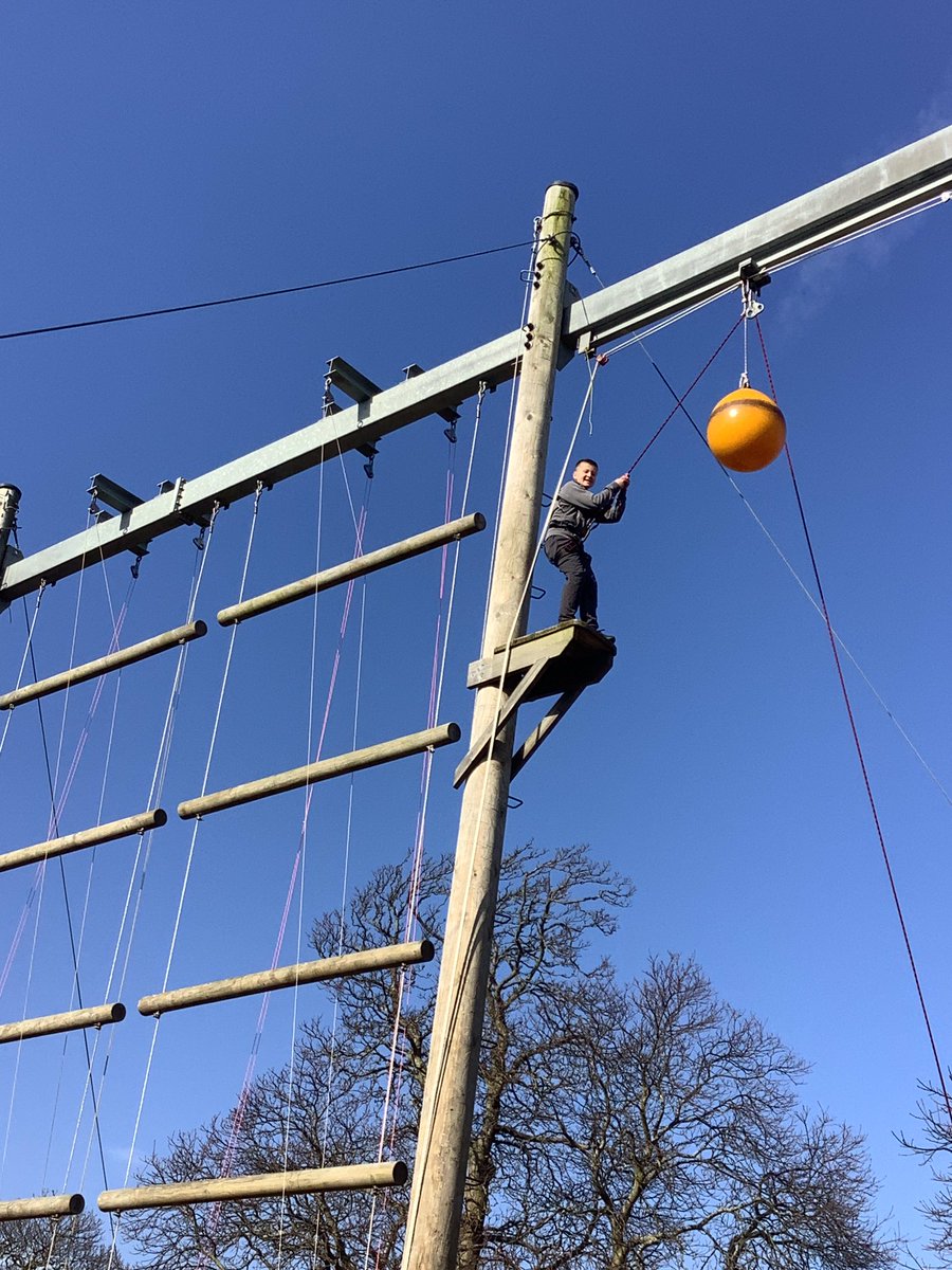 PrettygateJun's tweet image. Everyone’s ending their week on a high!