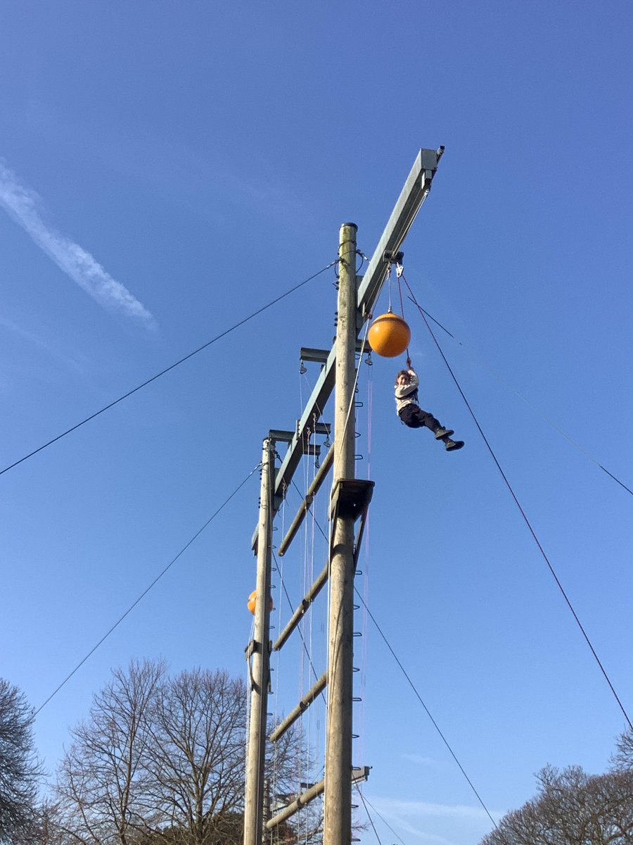 PrettygateJun's tweet image. Everyone’s ending their week on a high!