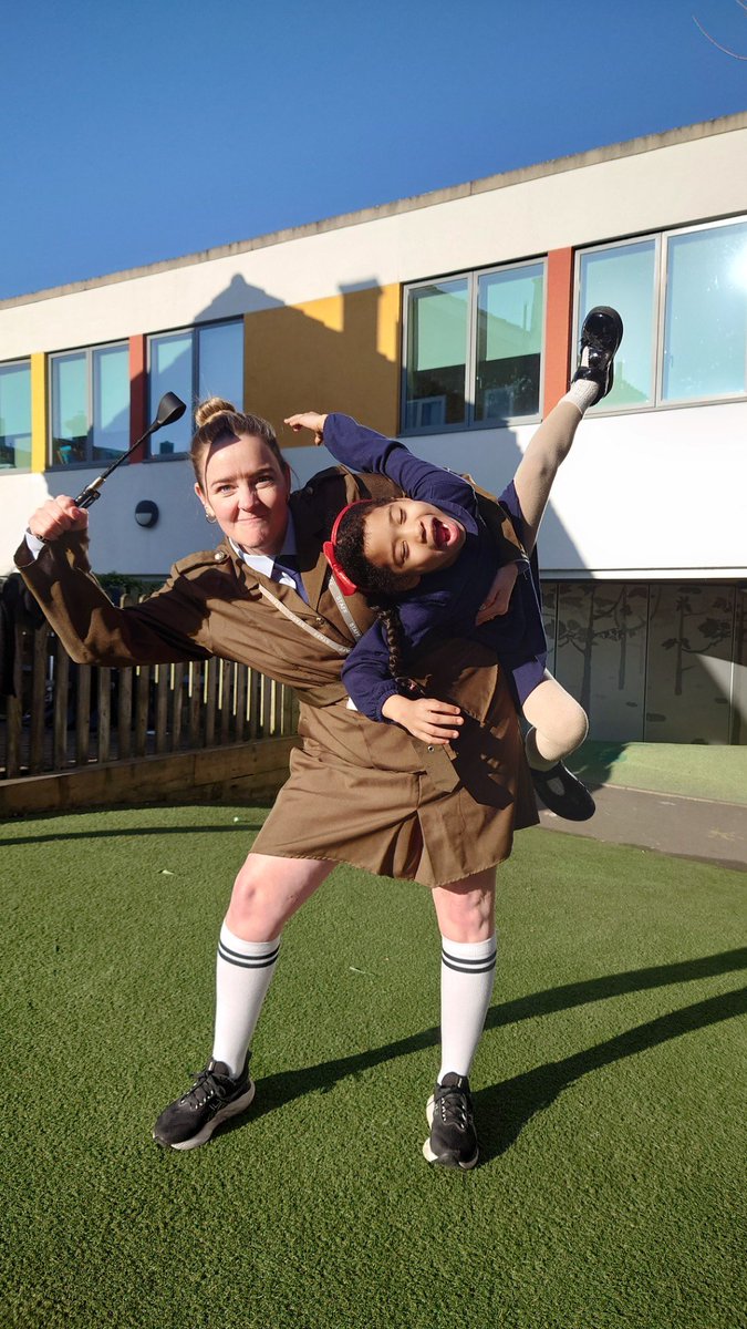 StAnthonysSE22's tweet image. This has to be the World Book Day picture of the day.  Thank you to Matilda and Miss Trunchbull for being such good sports and to &quot;Matilda&apos;s&quot; mum who took the photo.