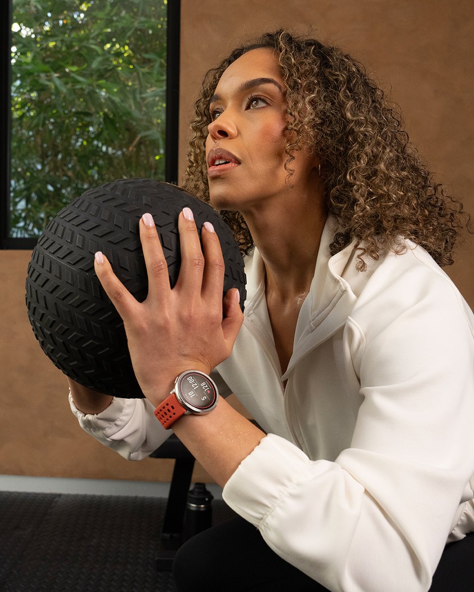 Deine Daten, kristallklar – Tag und Nacht. Das AMOLED-Display der Amazfit Active 2 hält dich immer auf dem Wesentlichen fokussiert. 🌟 #AmazfitActive2