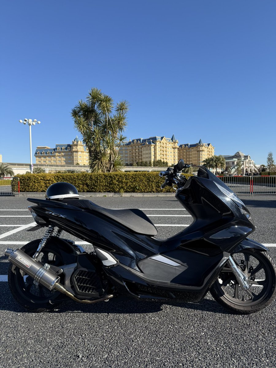 saku_321_'s tweet photo. そういえば初めてバイクでディズニー行った✌️ https://t.co/JNCbj0ocuc
