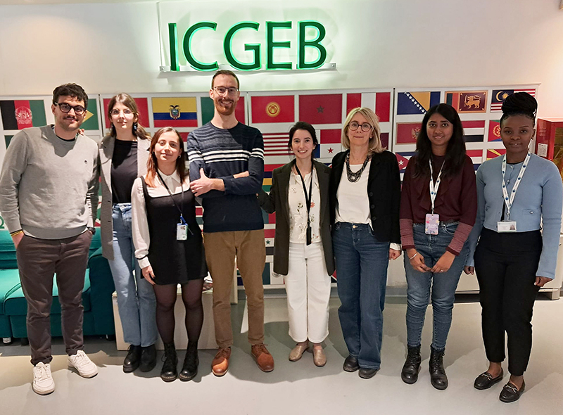 ICGEB Official (@icgeb) on Twitter photo Congratulations to Dr. Roberto Amadio <a href="/benvenutilab/">Benvenutilab</a> for successfully defending his #PhD viva <a href="/UniTrieste/">Università di Trieste</a> today!
Hats off!!
#cellularimmunology #qualityeducation #ICGEBalumnus Congratulations to Dr. Roberto Amadio <a href="/benvenutilab/">Benvenutilab</a> for successfully defending his #PhD viva <a href="/UniTrieste/">Università di Trieste</a> today!
Hats off!!
#cellularimmunology #qualityeducation #ICGEBalumnus