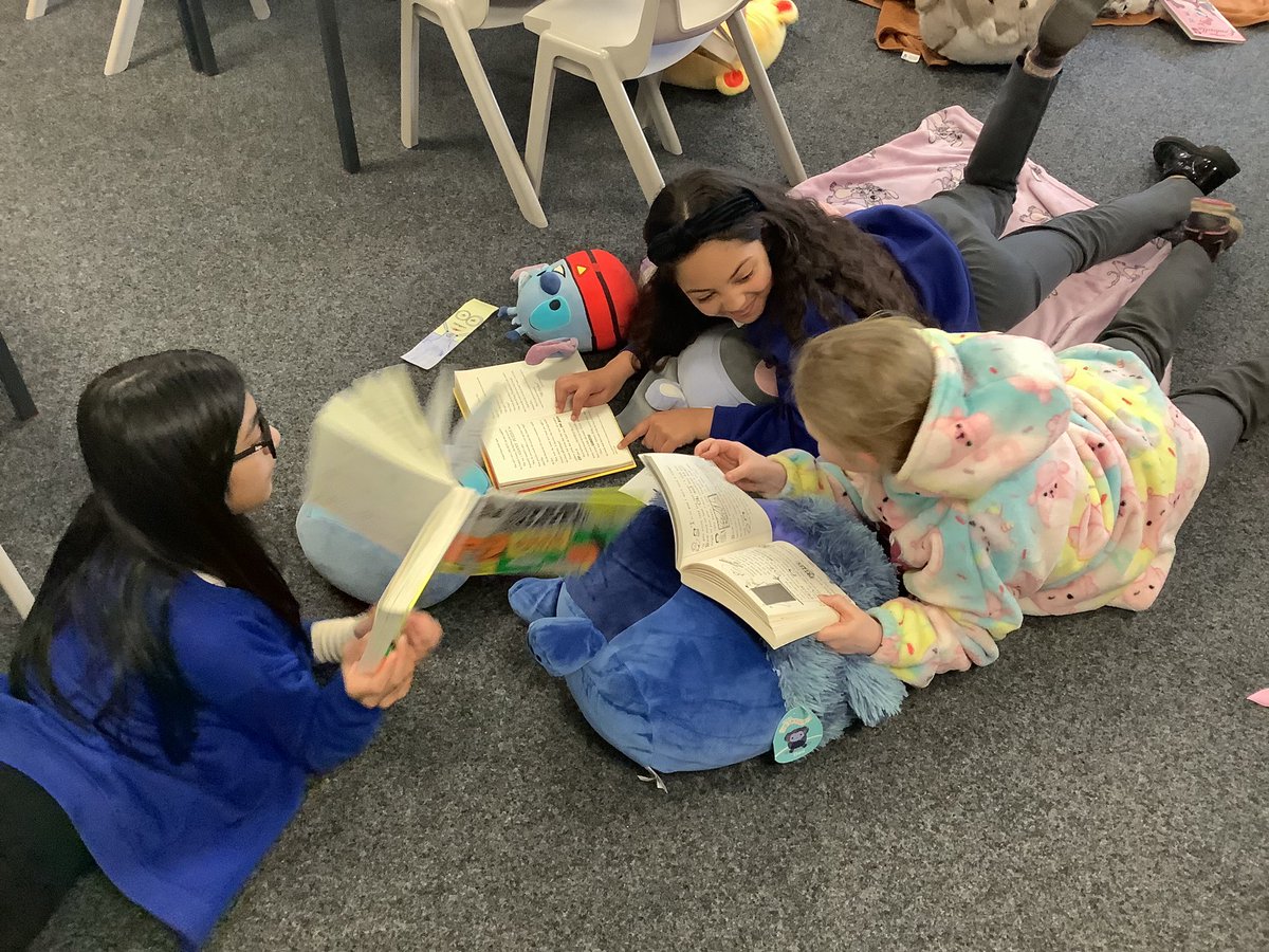 ReinwoodJuniors's tweet image. #RJS4B loved getting comfy during our Drop Everything and Read time this week. #RJSReading #RJSEnglish